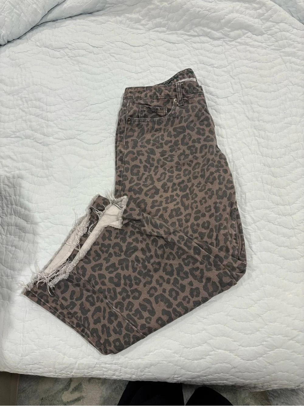 Low-Rise Leopard Print Cropped Jeans - Brown
